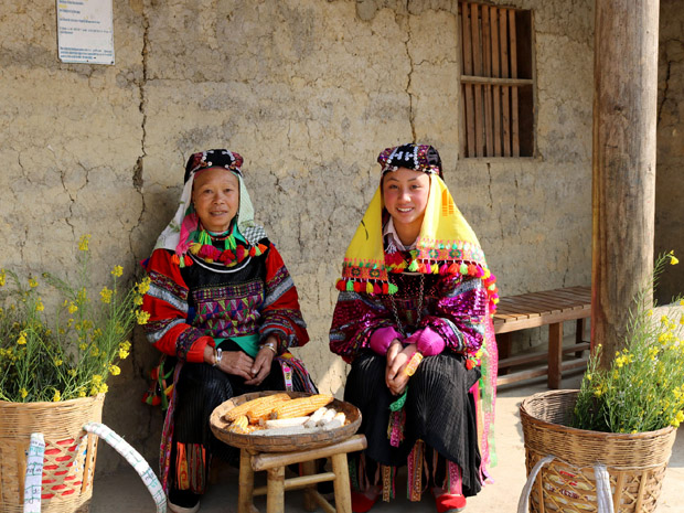 village lolo tenue traditionnelle